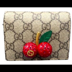 Gucci cherry 🍒 supreme wallet